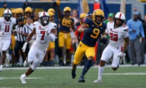 West Virginia wide receiver Isaiah Esdale (9) runs downfield