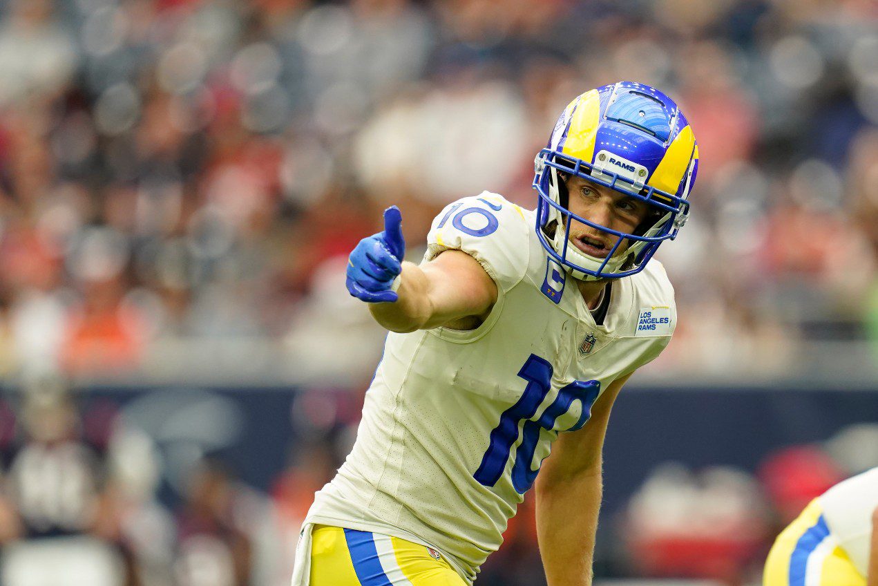 Los Angeles Rams wide receiver Cooper Kupp (10) lines up for the snap