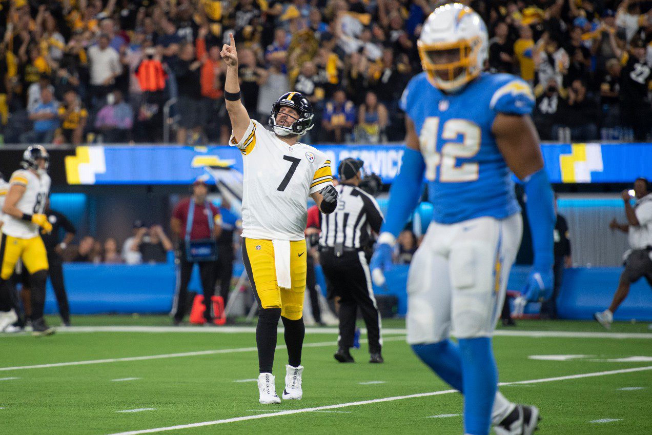 Pittsburgh Steelers quarterback Ben Roethlisberger (7) reacts after the team scores