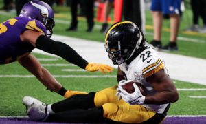 Pittsburgh Steelers running back Najee Harris (22) catches a 3-yard touchdown pass